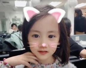 娱乐吃瓜酱可爱的女儿,可爱女儿萌态十足，萌化网友心